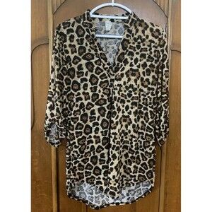 The Hanger Women’s Cheetah Long Sleeve Blouse. Size  M. B30